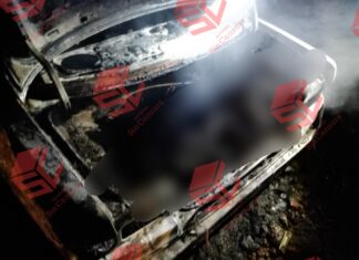 Localizan vehículo incendiado con dos cuerpos en su interior en Acámbaro.