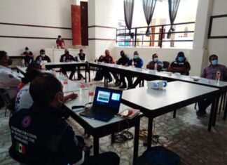Coordinación Estatal de Protección Civil en reunión abordan temas referentes a planes de contingencia y capacitación al personal de las Unidades Municipales.