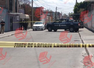 Un hombre fue ejecutado al interior de un vehículo en Celaya.