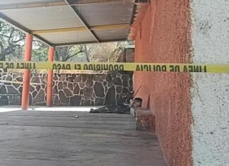Localizan el cuerpo sin vida de un hombre en la plaza cívica de la comunidad de Santa Ana en Valle de Santiago.