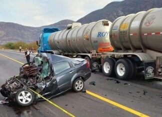 Una persona sin vida fue el saldo de un choque entre un auto y una pipa en Huandacareo Mich.