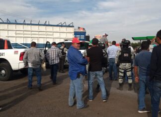 Más de 150 traileros bloquearon la autopista Celaya- Querétaro, exigen más seguridad.