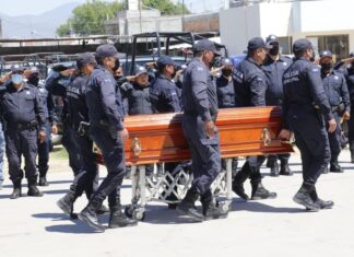 Despiden con honores a oficial caído el domingo pasado en Salvatierra