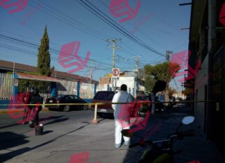 Atacan a balazos a una pareja en un comercio de comida en Celaya, el hombre murió y la mujer resultó gravemente herida.