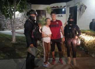 POLICÍA AUXILIA A MUJER Y LA REUNE CON SU FAMILIA