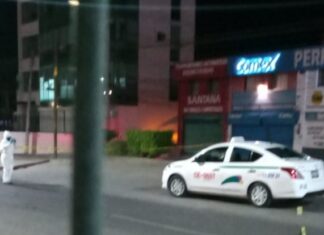 Ejecutan a dos hombres abordo de un taxi en el Boulevard Adolfo López Mateos en Celaya.