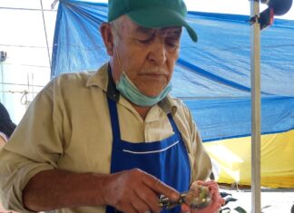 Vendedores de nieves y aguas frescas repuntan altas ventas a causa de las altas temperaturas en el municipio de Uriangato