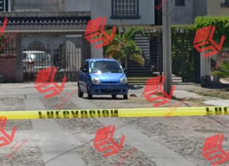 Se desata persecución entre vehículos involucrados en un accidente vial dejando daños materiales en Celaya