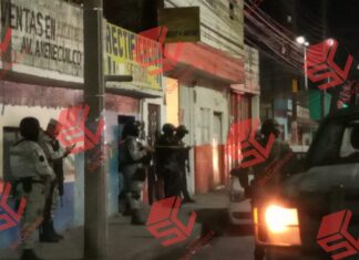Un hombre fue agredido a balazos al interior de un taller mecánico en Celaya; murió cuando recibía atención médica.