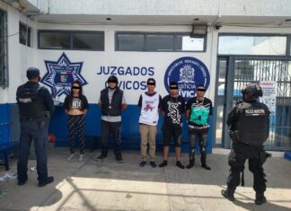 Elementos de la Policía Municipal de Irapuato detuvieron a cuatro hombres y una mujer por robo a un proveedor de lácteos