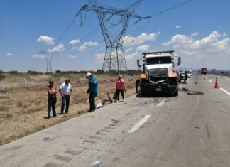 Accidente vial dejó un saldo de una persona sin vida y una más gravemente lesionado en el Macrolibramiento en Apaseo el Alto