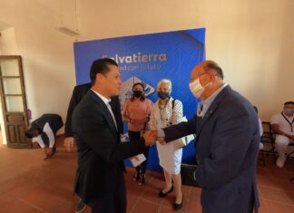 Entregan reconocimientos a estudiantes sobresalientes del Conalep en Salvatierra.