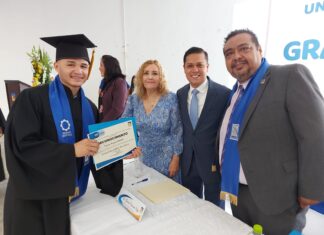 Se gradúa nueva generación de ingenieros y licenciados de la Universidad SABES en Salvatierra.