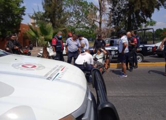 Motociclista repartidor se impactó contra un automovilista en el bulevar Morelos del municipio de Uriangato.