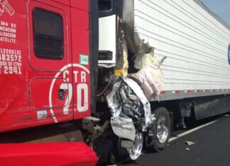 Se registra choque entre ambulancia y tráiler