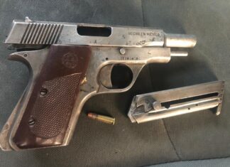 La Policía de León recuperó una camioneta robada con violencia, detuvo a dos hombres.