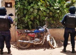 Elementos de la FSPE recuperaron una motocicleta que tenía reporte de robo en Ocampo