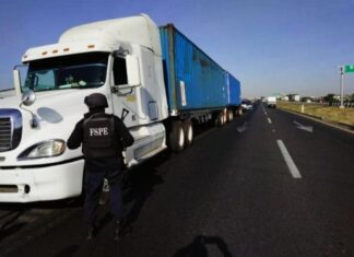 Elementos de la FSPE recuperaron un tractocamión con mercancía valuada en dos millones de pesos en Salamanca