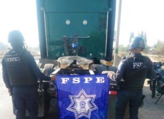 Elementos de la FSPE aseguraron un tractocamión en Silao con reporte de robo