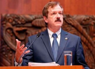 El ex gobernador de Guanajuato, Juan Carlos Romero Hicks, quiere ser candidato del PAN a la presidencia de México.