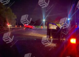 Mujer embarazada resultó lesionada luego de volcar el vehículo en el que viajaba en la carretera Salvatierra-Yuriria