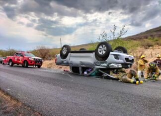 ACAMABARO/ACCIDENTE VEHICULAR, NO HUBO LESIONADOS.