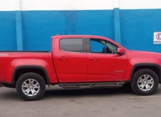 Detienen a dos por robar una camioneta en Irapuato.