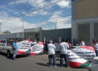 Teléfonistas sindicalizados exigen mejores condiciones laborales a la empresa Telmex