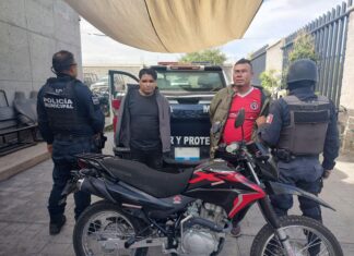 Detiene policía de Valle de Santiago a dos presuntos asaltantes.