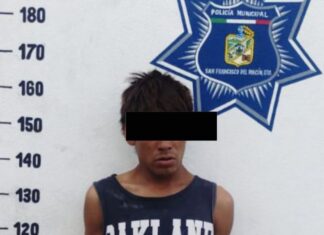 En San Francisco del Rincón, elementos de la Dirección General de Seguridad Ciudadana detuvieron a un joven en posesión de 21 envoltorios con droga.