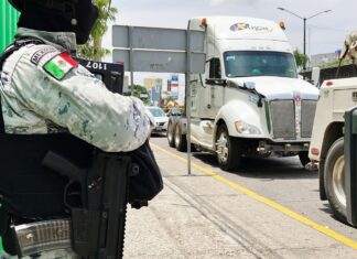 Dos chóferes y la custodia de un tráiler de cerveza fueron privados de libertad en la carretera Silao-León