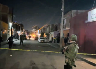 Sujetos armados asesinan a dos hombres y lesionan de gravedad a otras dos mujeres y un hombre.