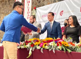 SE GRADÚAN ALUMNOS DE CETIS 89 EN SALVATIERRA.