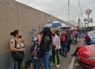 Se agotan vacunas Covid 19 para menores en Hospital Pemex Salamanca provocando molestias entre padres de familia
