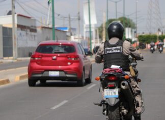 Continúan multas de cortesía por refrendo