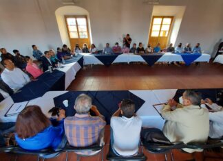 Gobierno y sociedad unidos contra el abandono escolar en Salvatierra.