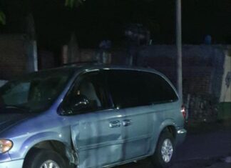 Se registra accidente vehicular múltiple entre 2 vehículos en Ojo de Agua en Moroleón.