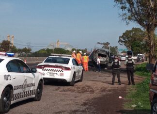 Se incendia vehículo en la carretera Villagrán-Salamanca