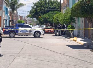 Rafaguean fachada de un taller en Celaya, no se reportan lesionados ni decesos.