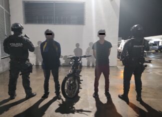 POLICÍA DE CELAYA DETIENE A TRES CON VEHÍCULOS ROBADOS.