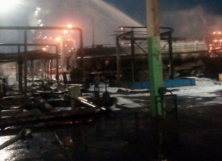 Un trabajador murió a causa de una explosión generada por un rayo en la Refinería de Altamira Tamaulipas, esta madrugada.