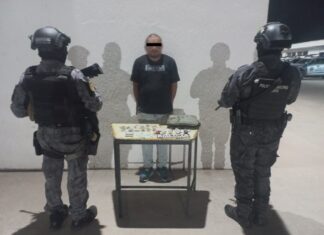 POLICÍA DETIENE A PRESUNTOS NARCOMENUDISTAS
