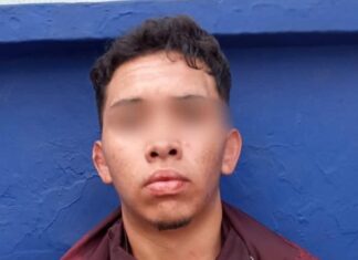 Policías de Guanajuato detuvieron a un sujeto con droga en la Plaza de Toros.