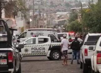 Un hombre fue asesinado mientras se encontraba arriba de su coche