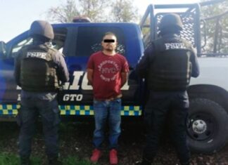 Detienen policías de las FSPE en Valle de Santiago, a un hombre armado con una pistola calibre .380 y varios cartuchos útiles.