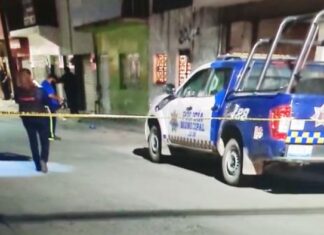 Atacan a balazos a una pareja en la colonia El Coecillo, en León; el hombre falleció en el lugar y la mujer fue trasladada de urgencia.