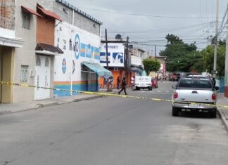 SSCC SOBRE AGRESIÓN A ELEMENTO DE POLICÍA EN SERVICIO; CON UN SALDO DE UN ELEMENTO FALLECIDO Y CINCO HERIDOS.