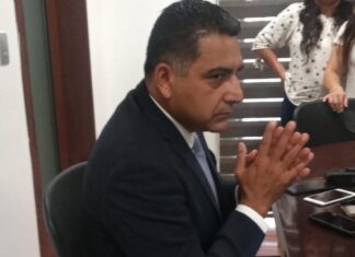 Tres vehículos, una tienda de conveniencia incendiados y tres personas detenidas, en Celaya.