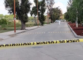 Localizan camioneta abandonada en la colonia Cuauhtémoc en Celaya