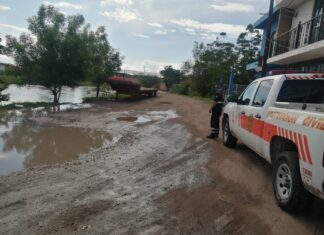 * Atiende Protección Civil desbordamiento de dren en comunidad El Divisador.*